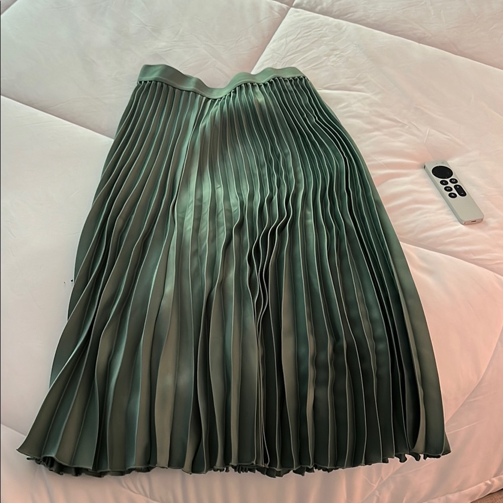 Elegant Green Pleated Skirt